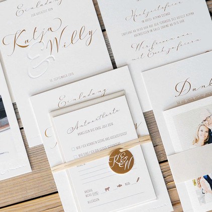 Elegant minimal cards suite